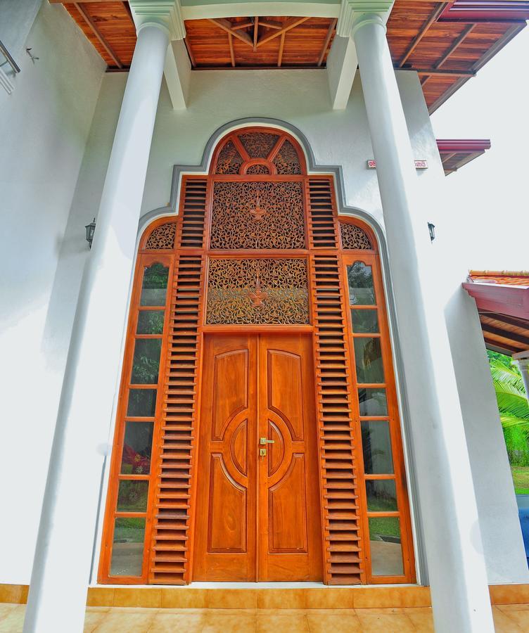 Falcon Villa Induruwa Exterior photo