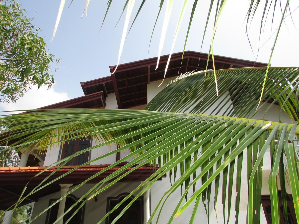 Falcon Villa Induruwa Exterior photo