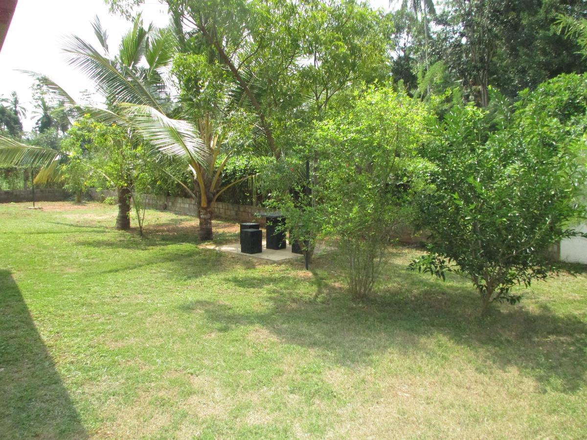 Falcon Villa Induruwa Exterior photo